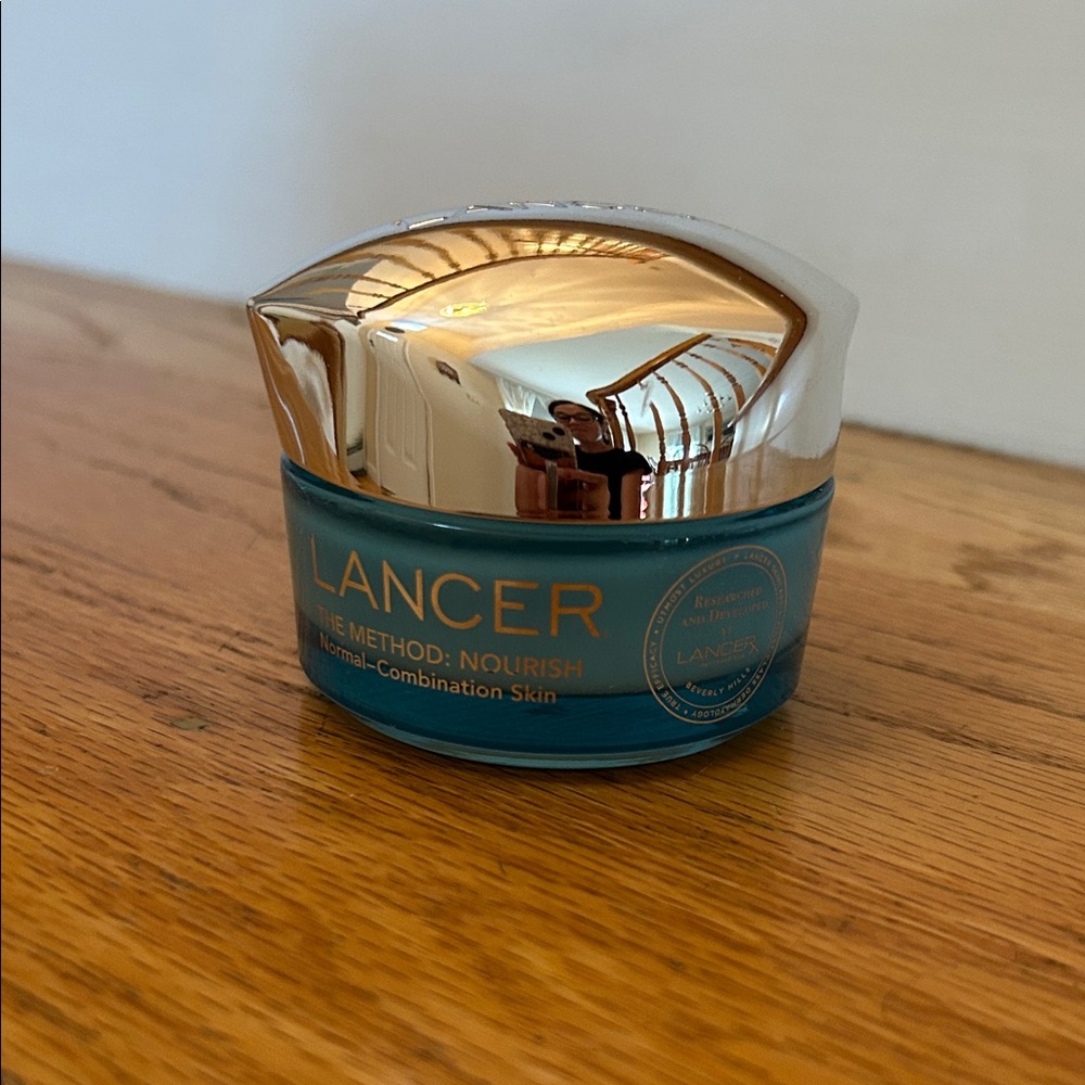 Lancer Nourish Moisturizer - Blue and Silver